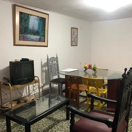 Pensión Hostal Los Abuelos Colombianos *